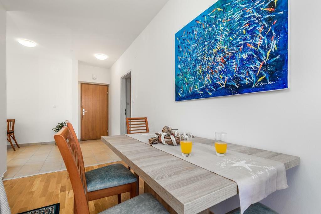 Apartment Roza, Sea View, Free Parking Ičići Extérieur photo