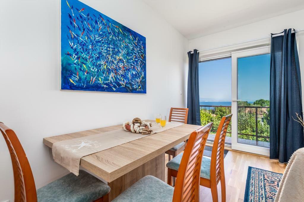 Apartment Roza, Sea View, Free Parking Ičići Extérieur photo
